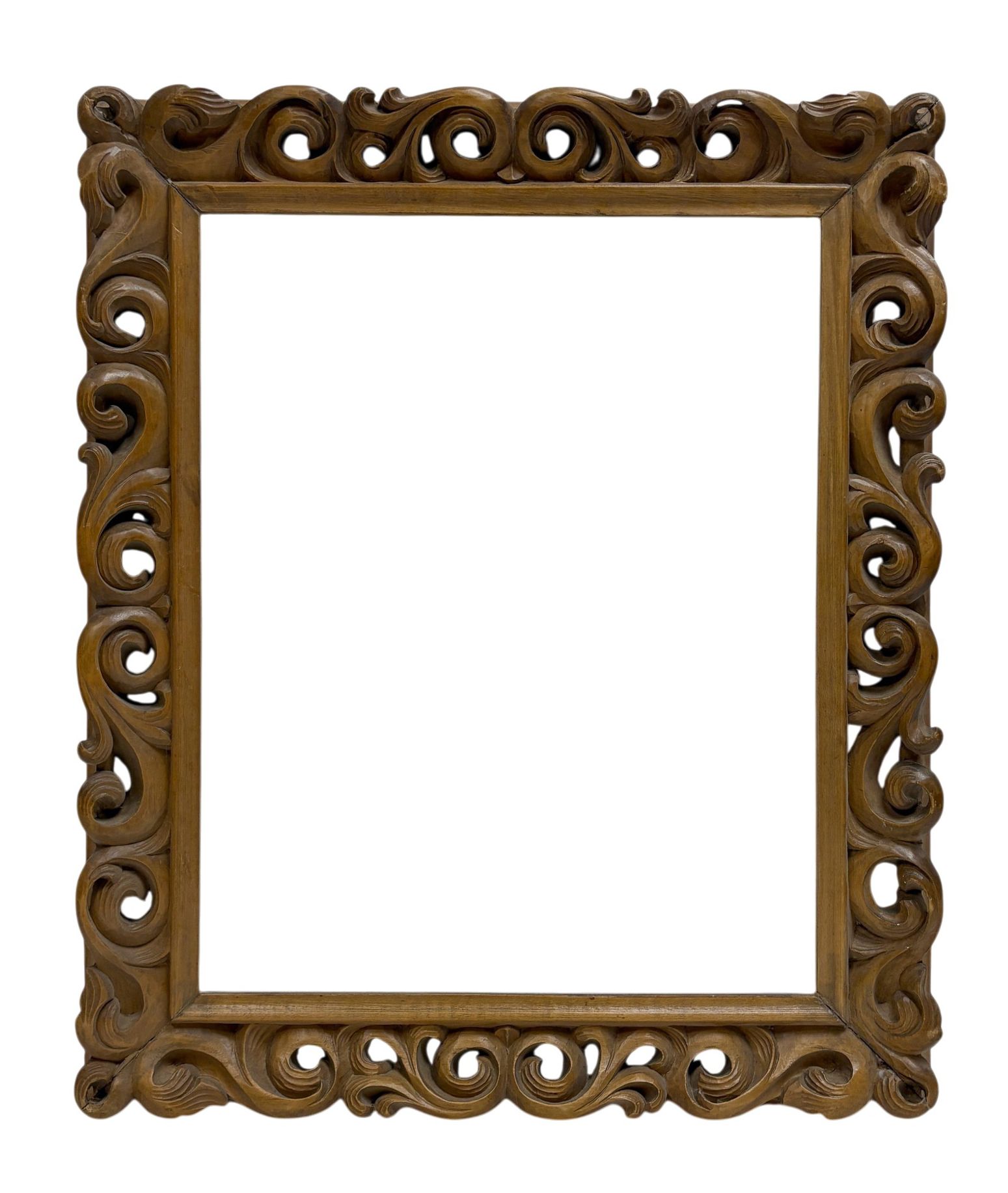 Cadre en bois sculpté ajouré — 47,8 x 38,5 cm — Réf. 2762